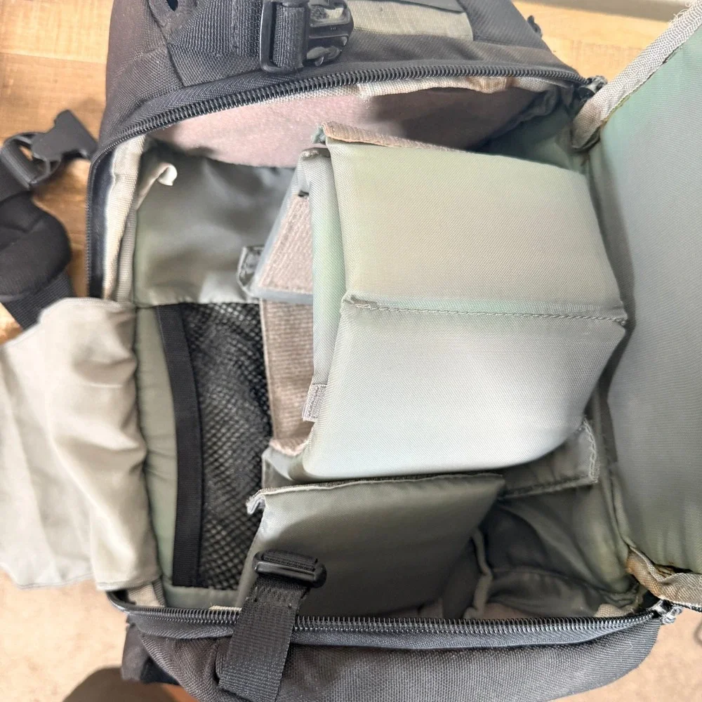 Lowepro Slingshot 100 AW Camera Bag Crossbody Black‎ Gray Padded Sling Strap